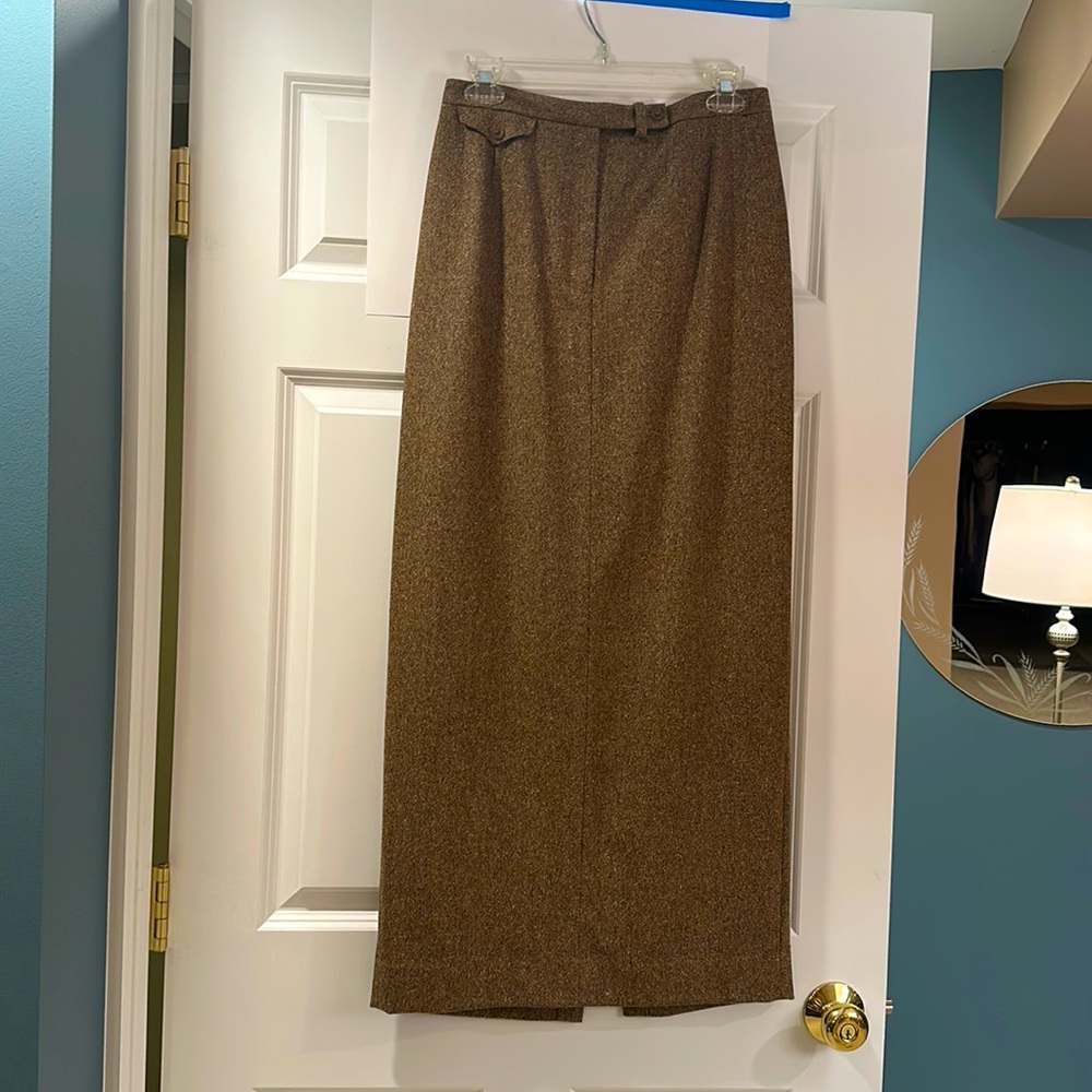 Nordstrom skirt. Sz 8. Wool/nylon/silk/polyester/spandex blend. Heather brown.